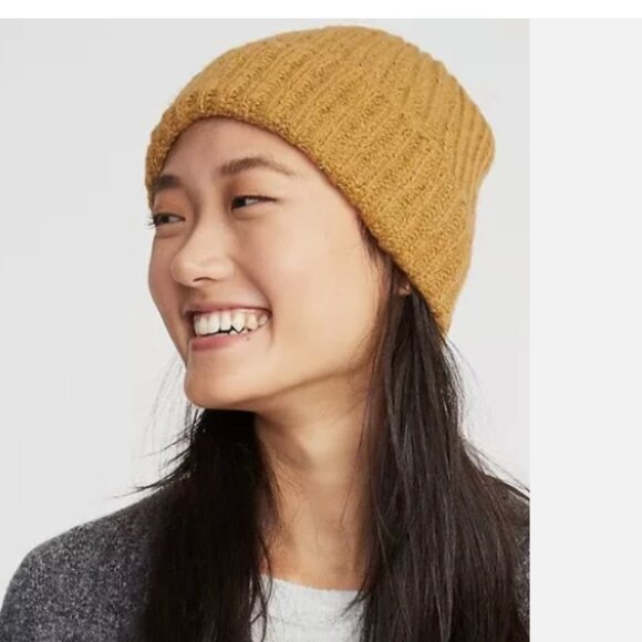 NWT Old Navy Soft Rib-Knit Sweater Beanie for Women Warm Winter Hat Cap Squash - Picture 2 of 2